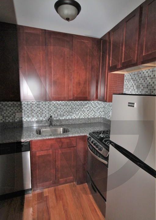 1st image of 550 W Arlington Pl APT 211