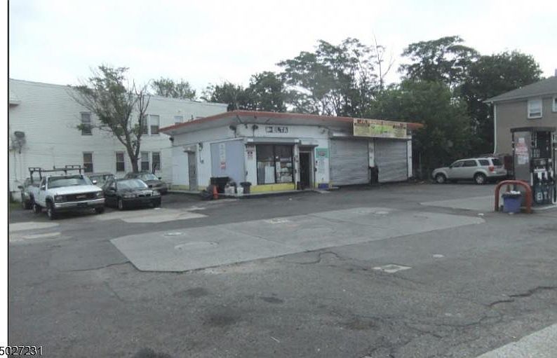 1st image of 814 18th Ave