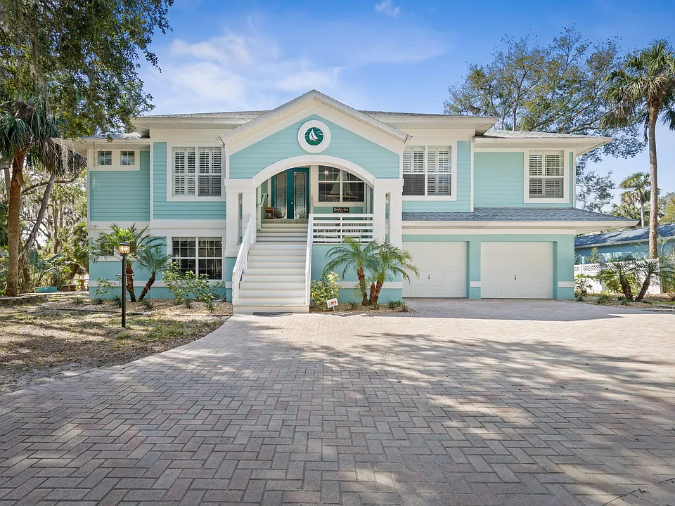 5594 N Oceanshore Blvd