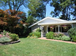 8 Mariners Ln, Northport, NY 11768