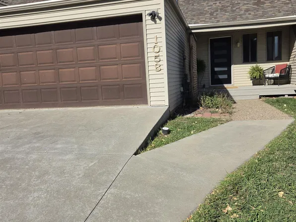 1058 Woodridge Dr, Rapid City, SD 57701