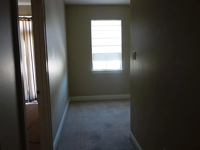 1207 Rue Renoir — Photo 15