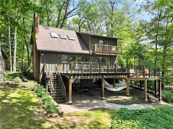 111 N North Peninsula Dr, Central City, PA 15926