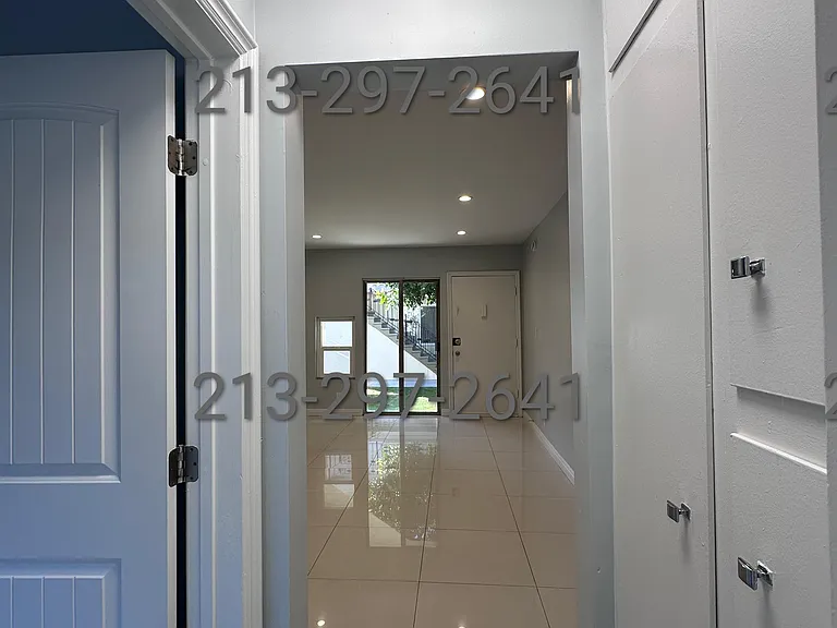1241 Tamarind Ave #1 — Photo 4