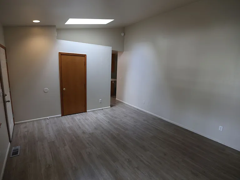 6910 E Crestwood Ct — Photo 4