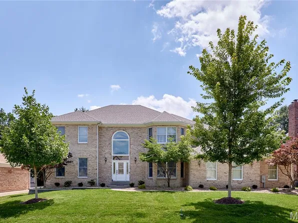 16 Delacroix Pl, Saint Charles, MO 63303