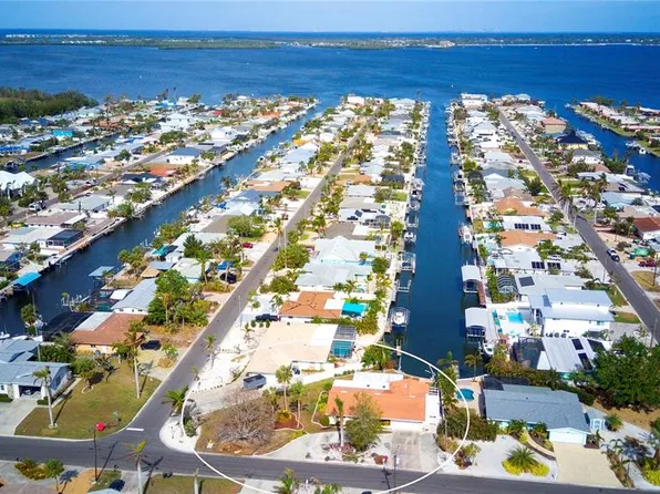 9820 Royal Palm Dr, Bradenton, FL 34210