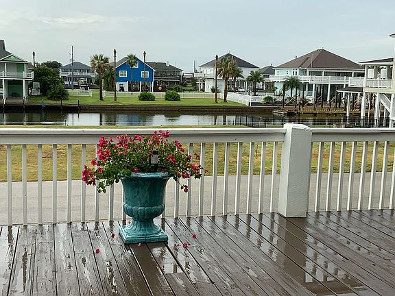 3rd image of 1120 Lagoon Dr