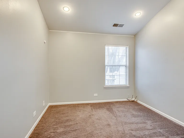 1829 Quaker Hollow Ln #1829 — Photo 15