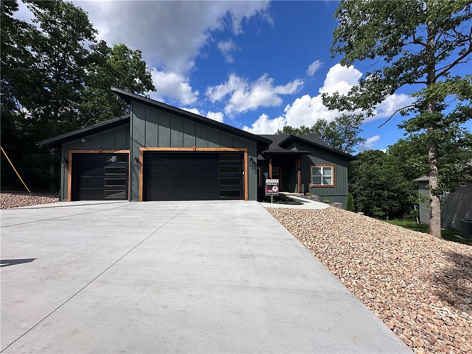 1st image of 3 Bytham Cir