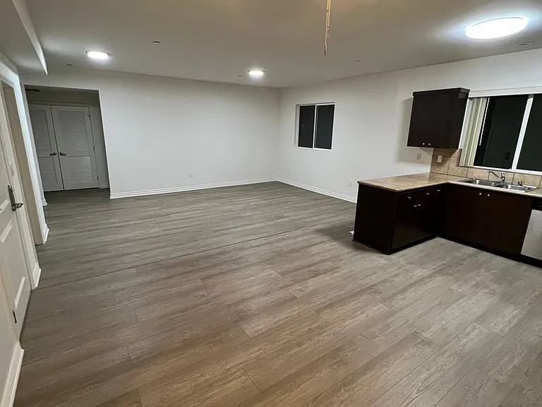 Yaya Laurel 1 Apartments — Photo 18