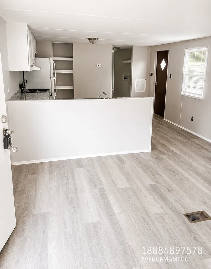 Affordable 2BR Home in Hickory | Crawford Park Location — Photo 2