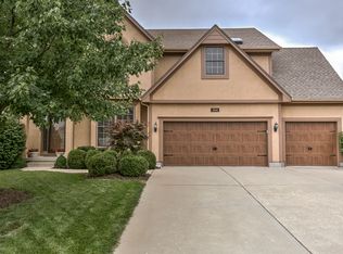 1004 SW Sunflower Dr, Lees Summit, MO 64081