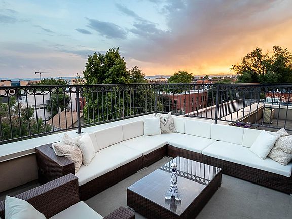 Unobstructed views of the entire mountain range (hard to see