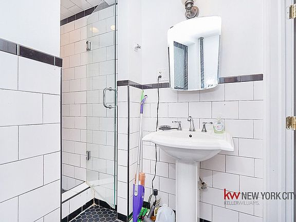 5th image of 120 Macdougal St APT 14