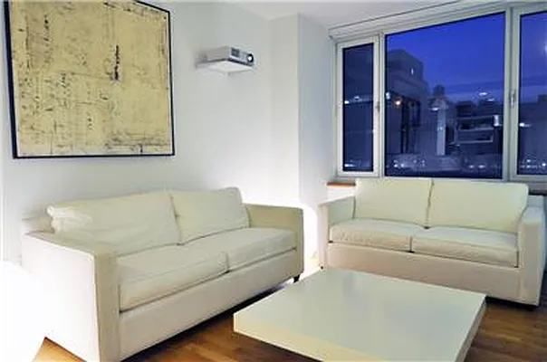 Sold by (Legacy) Elegran | media 10