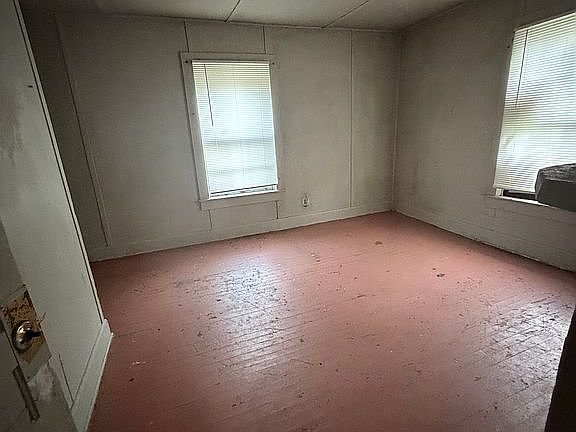 2nd image of 221 Monroe St