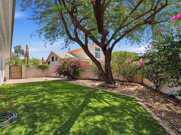 10860 N 118th Way — Photo 33