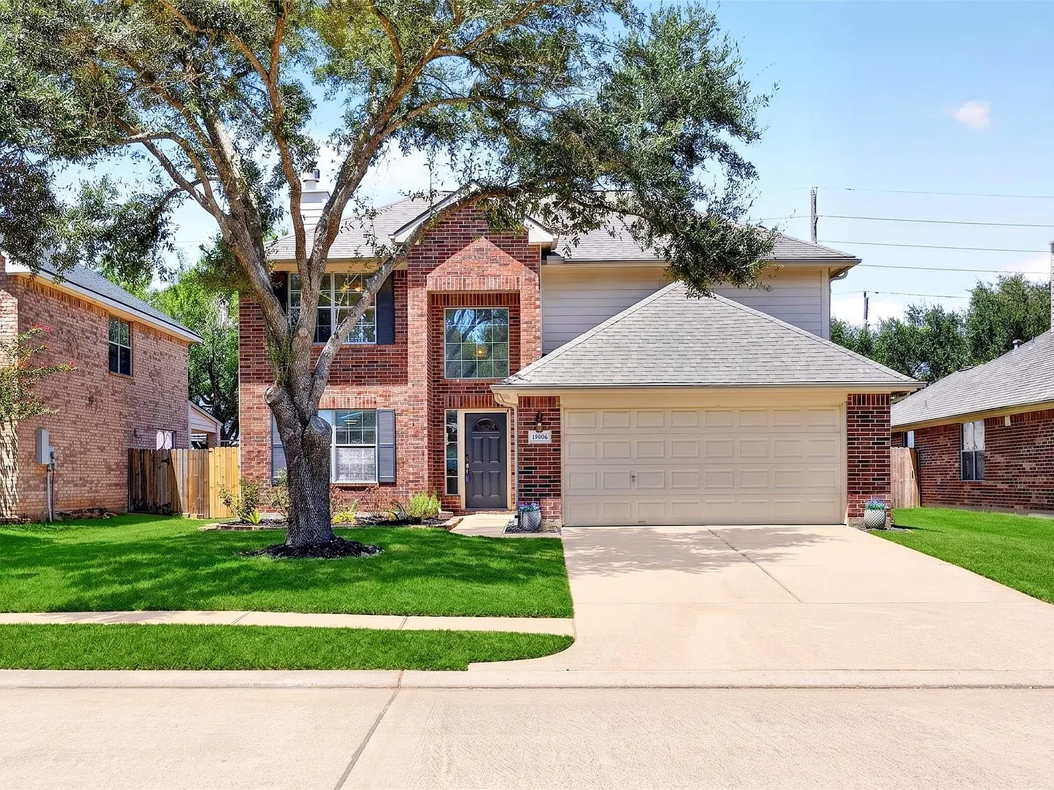 4 bed, 2.5 bath, 2433 sqft, $2,500 — Photo 1