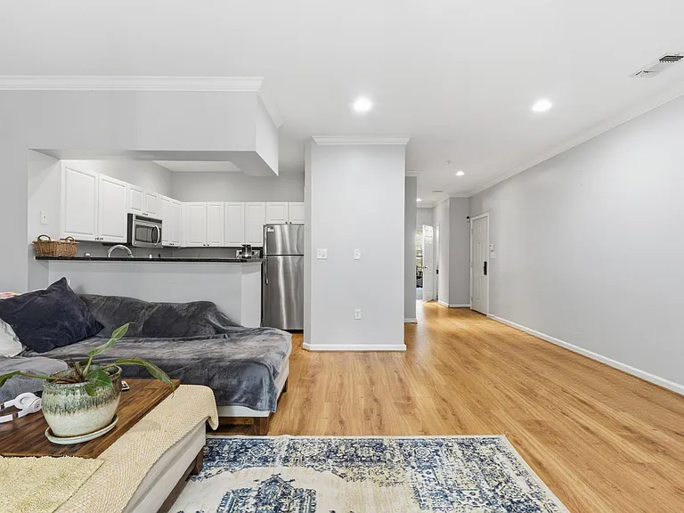2101 Highcourt Ln #303 — Photo 3