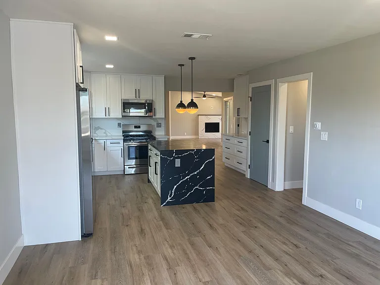 4125 Olympic St — Photo 3