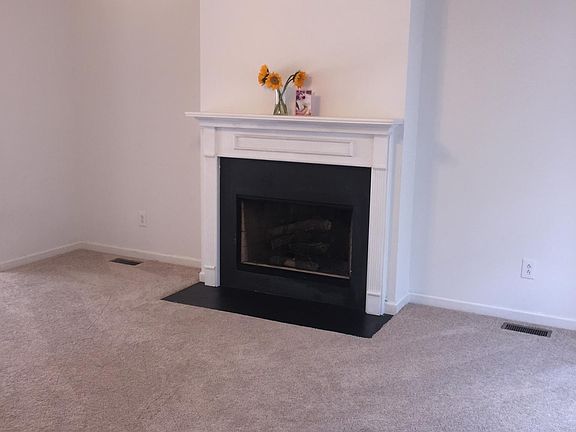 5th image of 517 W Vailview Ct