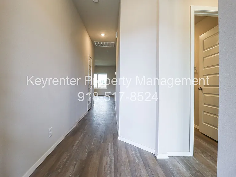 1327 E Honolulu Pl — Photo 3