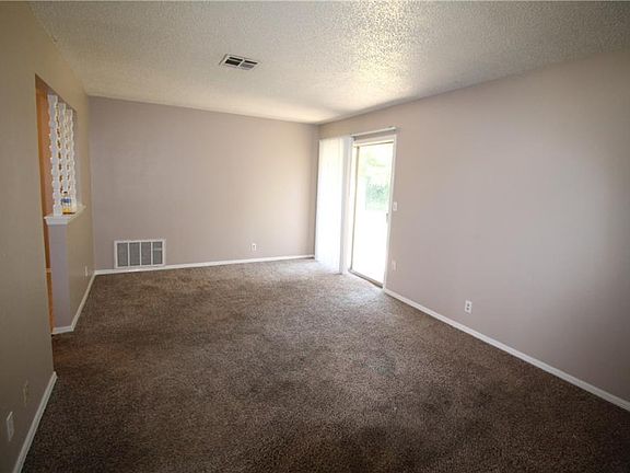5th image of 709 N 1st St