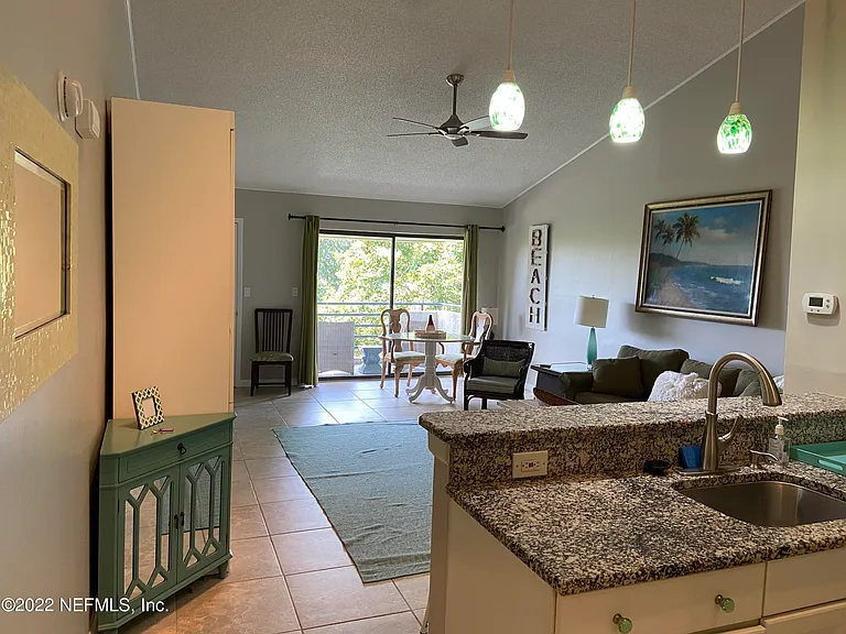667 Summer Pl — Photo 3