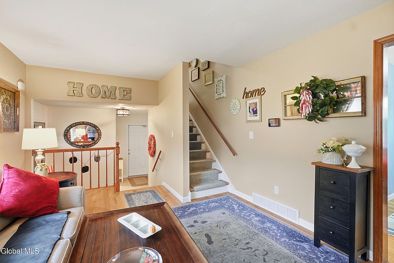 5th image of 28 Glenmore Drive