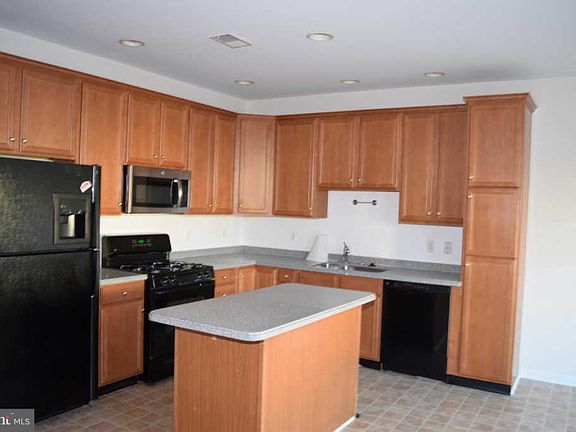 2nd image of 22520 Welborne Manor Sq