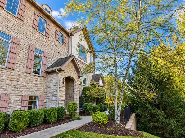 285 Regency Ct Unit E, Wauconda, IL 60084