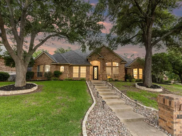 501 Green Meadow St N, Colleyville, TX 76034