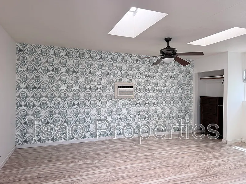 Studio, 1.0 bath, 420 sqft, $1,295 — Photo 2