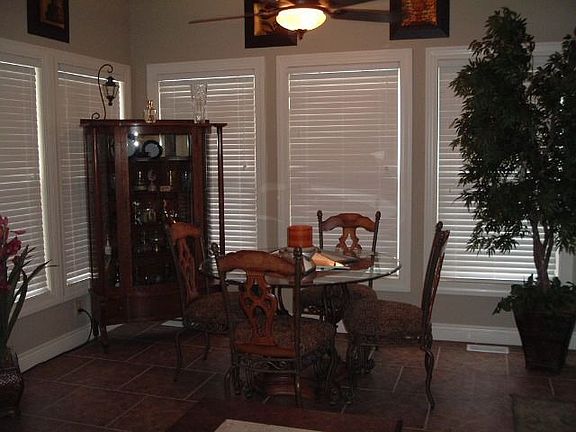 Eat-in-kitchen