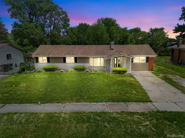 51056 Fairlane Dr, Shelby Township, MI 48316
