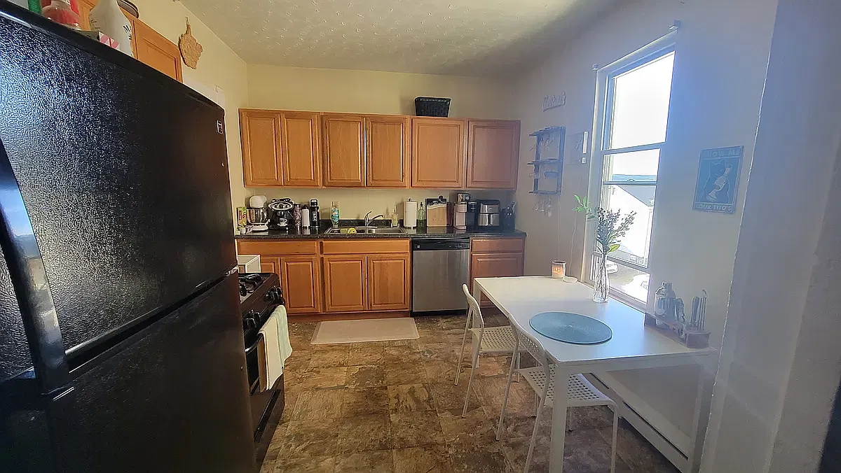 4 bed, 1754 sqft, $2,600 — Photo 4