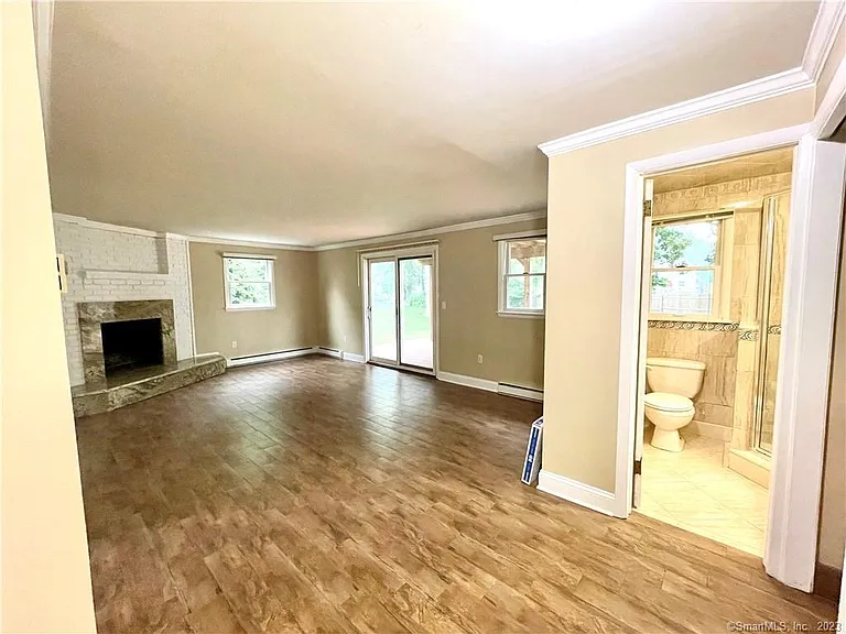 98 Soundview Dr — Photo 23