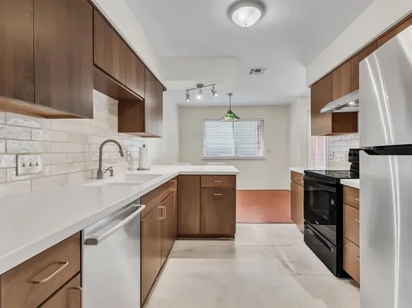 5703 W Gate Blvd #B, Austin, TX 78745