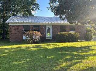 1206 James St, Douglas, GA 31533