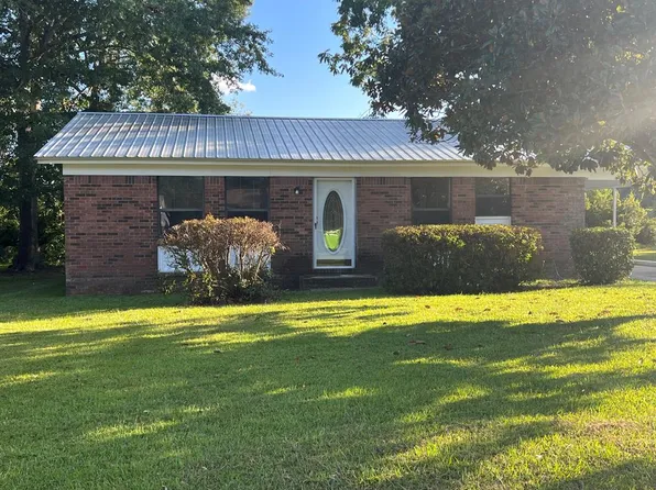 1206 James St, Douglas, GA 31533