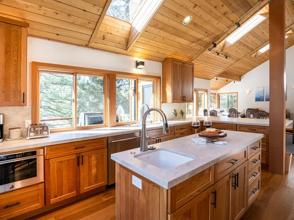 (undisclosed Address), Truckee, CA 96161