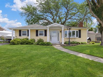 25 Dolphin Road, East Quogue, NY, 11942