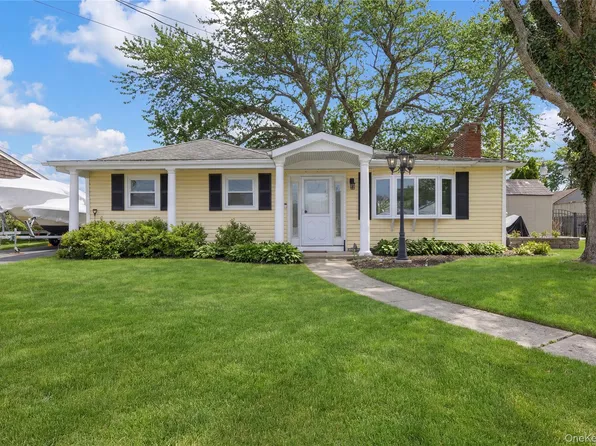 25 Dolphin Road, East Quogue, NY 11942