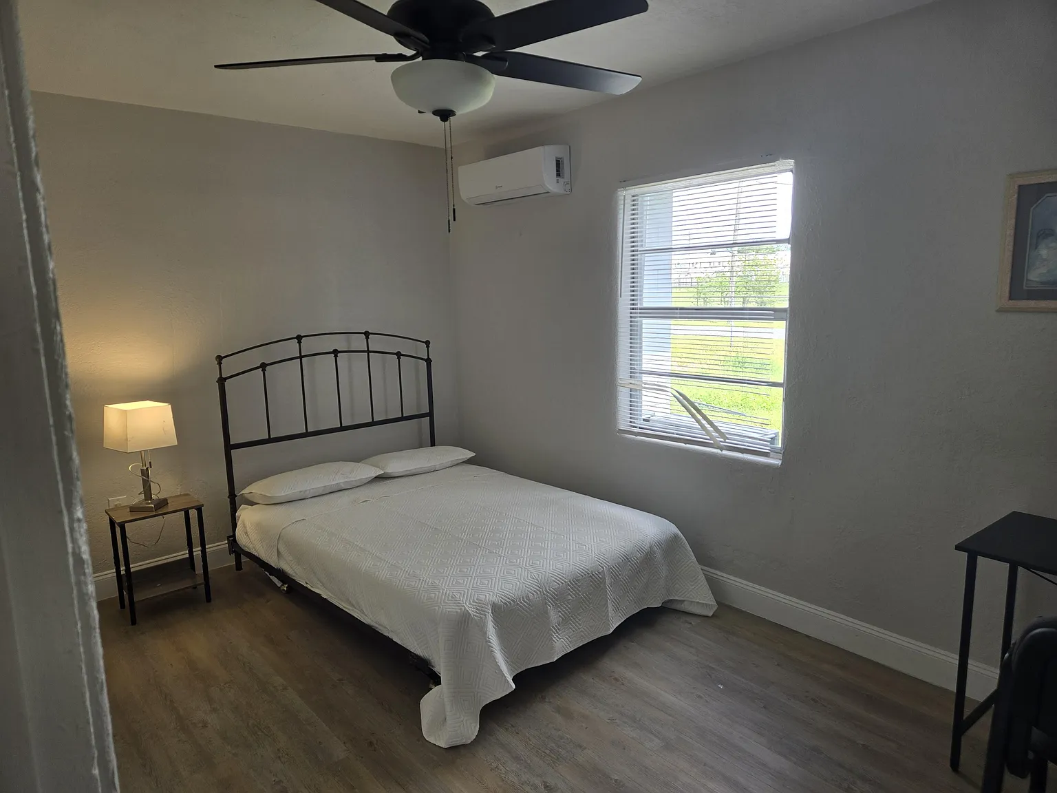 4 bed, 2.0 bath, 1200 sqft, $888 — Photo 1