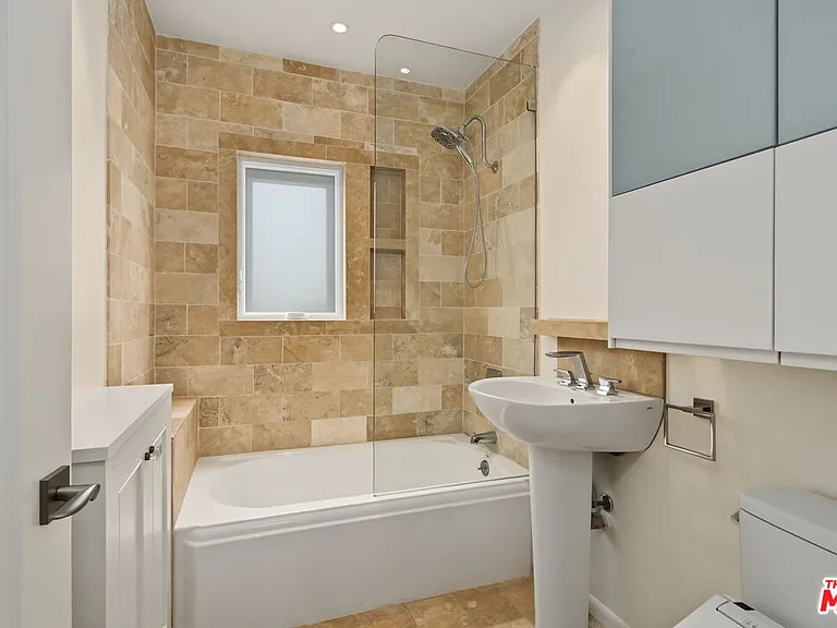 9001 Rosewood Ave — Photo 33