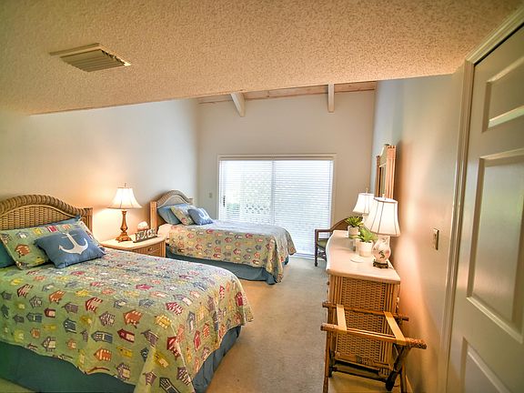 5th image of 652 Saint Andrews Cir