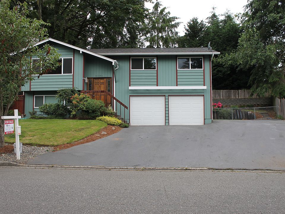 Nice looking home w/RV Prkg