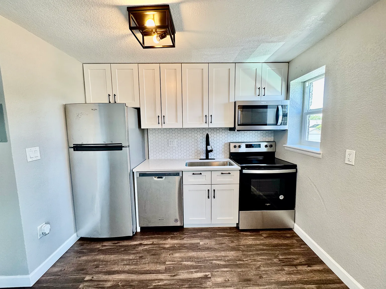 1285 Colorado Blvd — Photo 3
