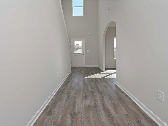 5th image of 493 Charleston Pl